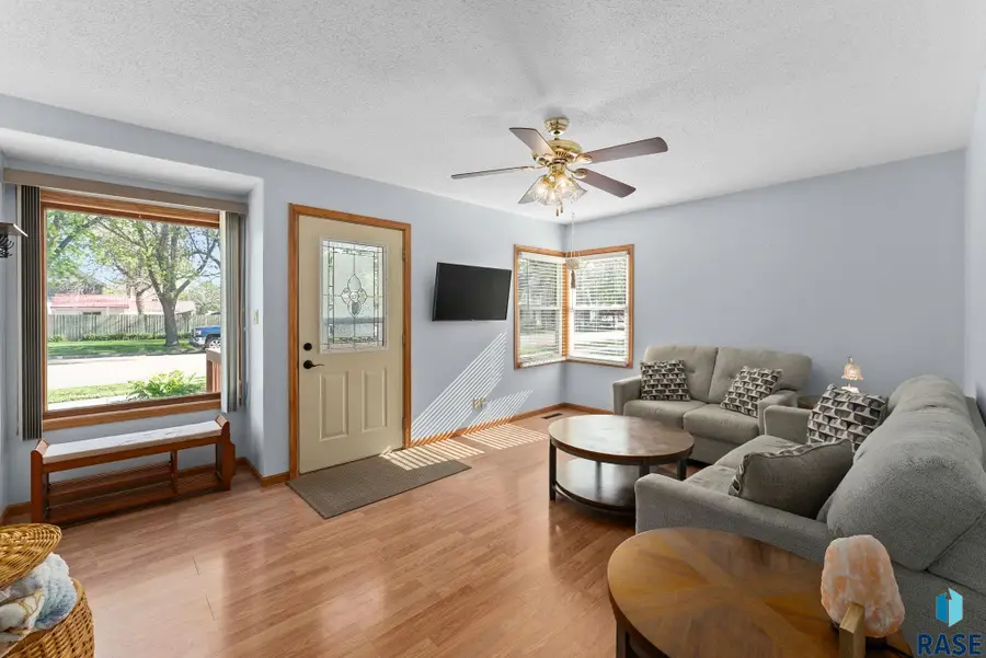 422 E 2nd St, Parker, SD 57035 - #3