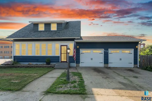 317 N Harth Ave, Madison, SD 57042