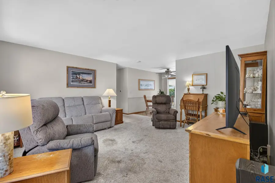 3105 S 9th Ave, Sioux Falls, SD 57105 - #3