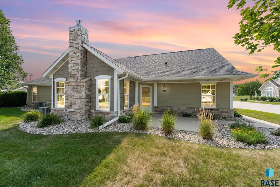 5511 E Eastbridge Pl, Sioux Falls, SD 57110 - #2