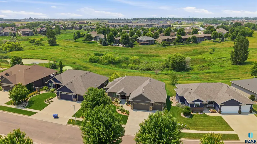 1909 S Copper Crest Trl, Sioux Falls, SD 57110 - #3