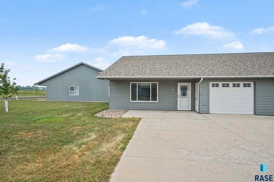 405 S Frank Ave #3, Garretson, SD 57030 - #2