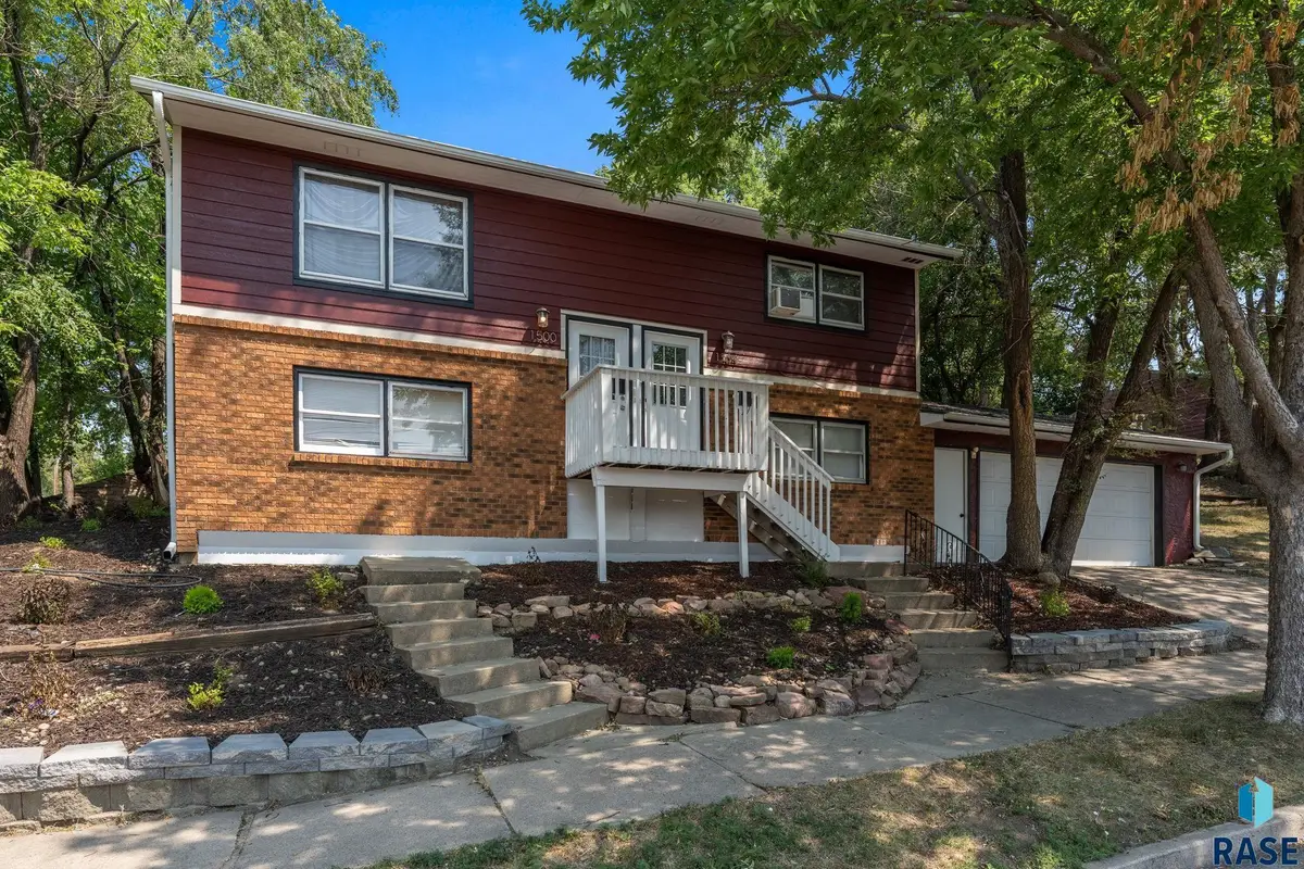 1500 1504 E 11th St, Sioux Falls, SD 57103 - #1