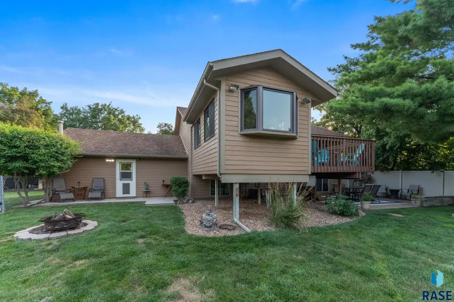 520 S Nicholas Ave, Brandon, SD 57005 - #2