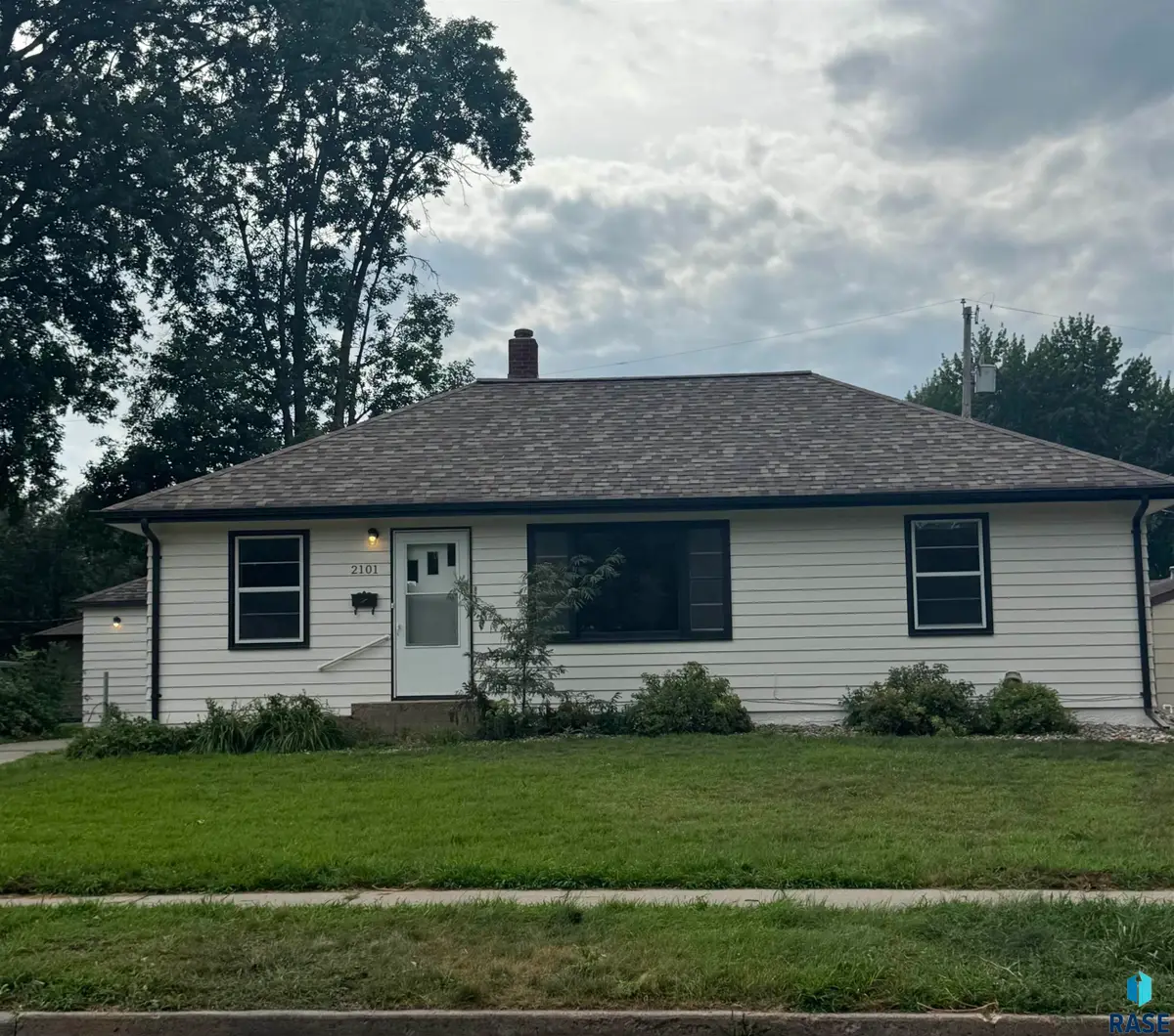 2101 Jefferson Ave, Sioux Falls, SD 57105 - #1