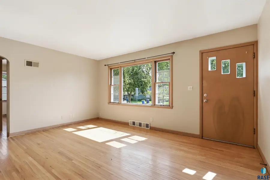 2101 Jefferson Ave, Sioux Falls, SD 57105 - #2