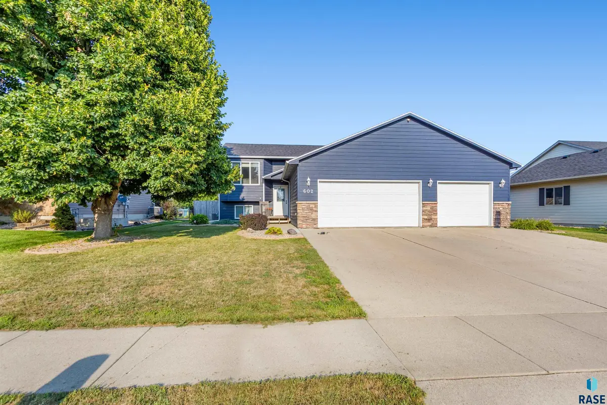 602 Eagle Ave, Harrisburg, SD 57032 - #1