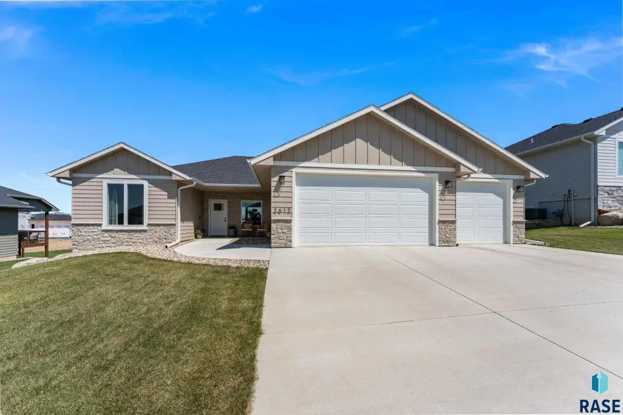 2612 S Galena Ave, Sioux Falls, SD 57110 - #2