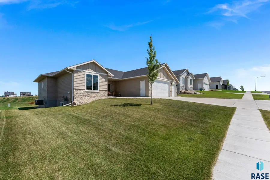 2612 S Galena Ave, Sioux Falls, SD 57110 - #3