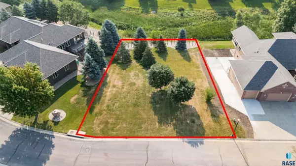5704 S Lazy Ridge Pl, Sioux Falls, SD 57108