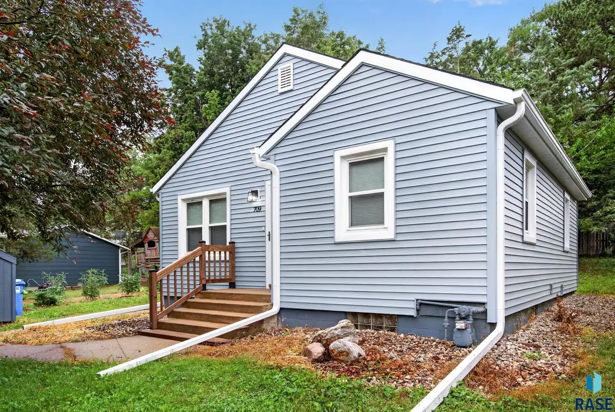 709 N Dakota Ave, Dell Rapids, SD 57022 - #1