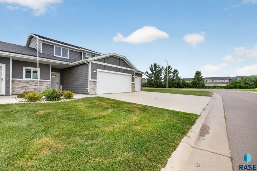 9309 W Ark Pl, Sioux Falls, SD 57106 - #3