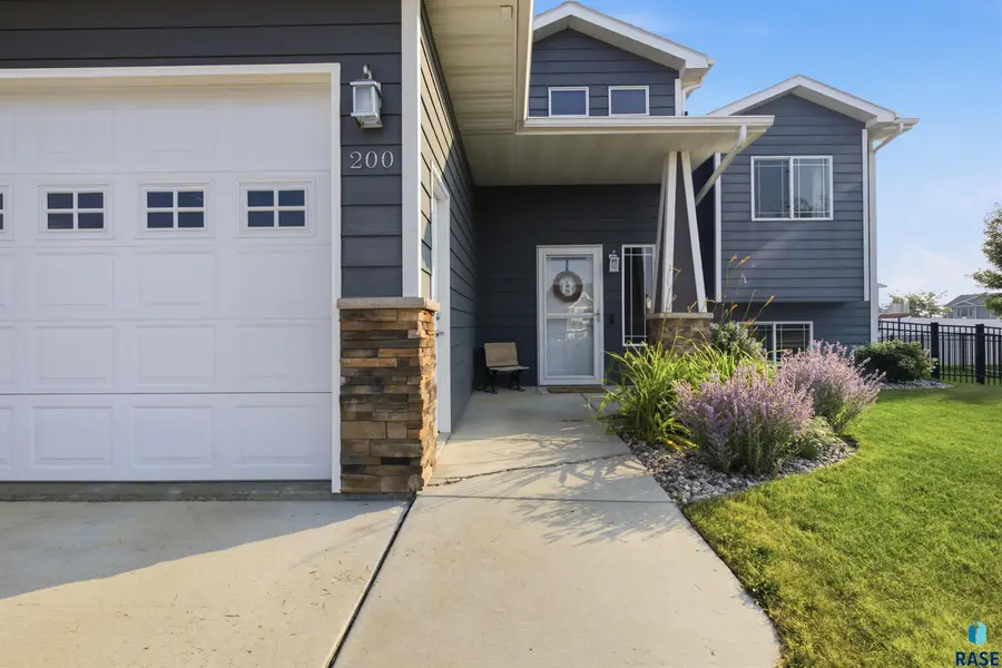 200 Morning Glory Cir, Brookings, SD 57006 - #2