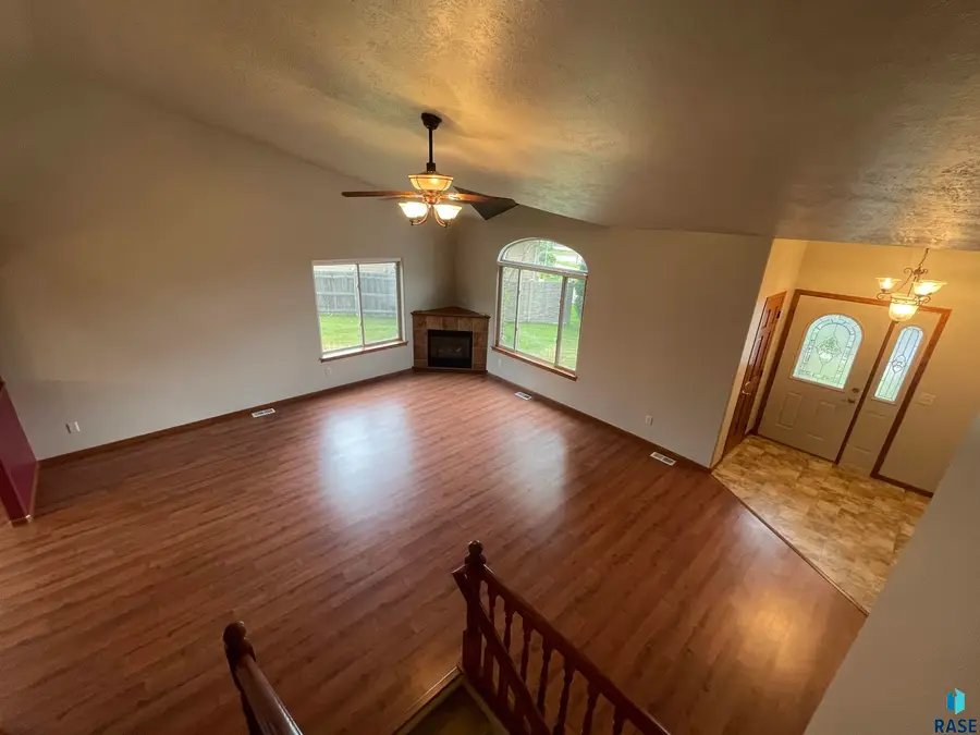 5205 S Summerfield Pl, Sioux Falls, SD 57108 - #2