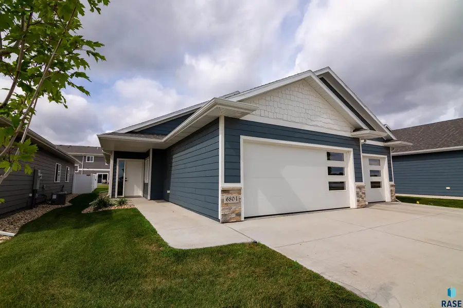 6804 W Belgrave Trl, Sioux Falls, SD 57106 - #2