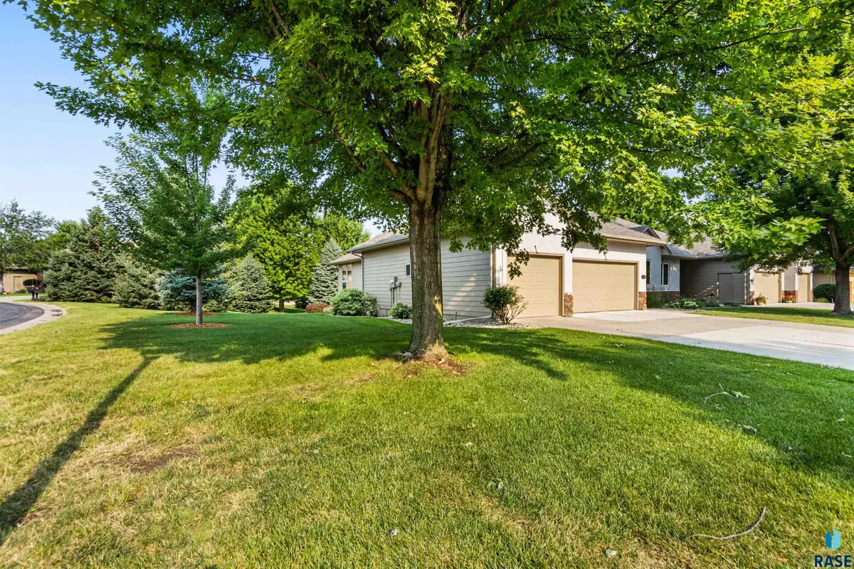 5611 Shadow Wood Pl, Sioux Falls, SD 57108 - #1