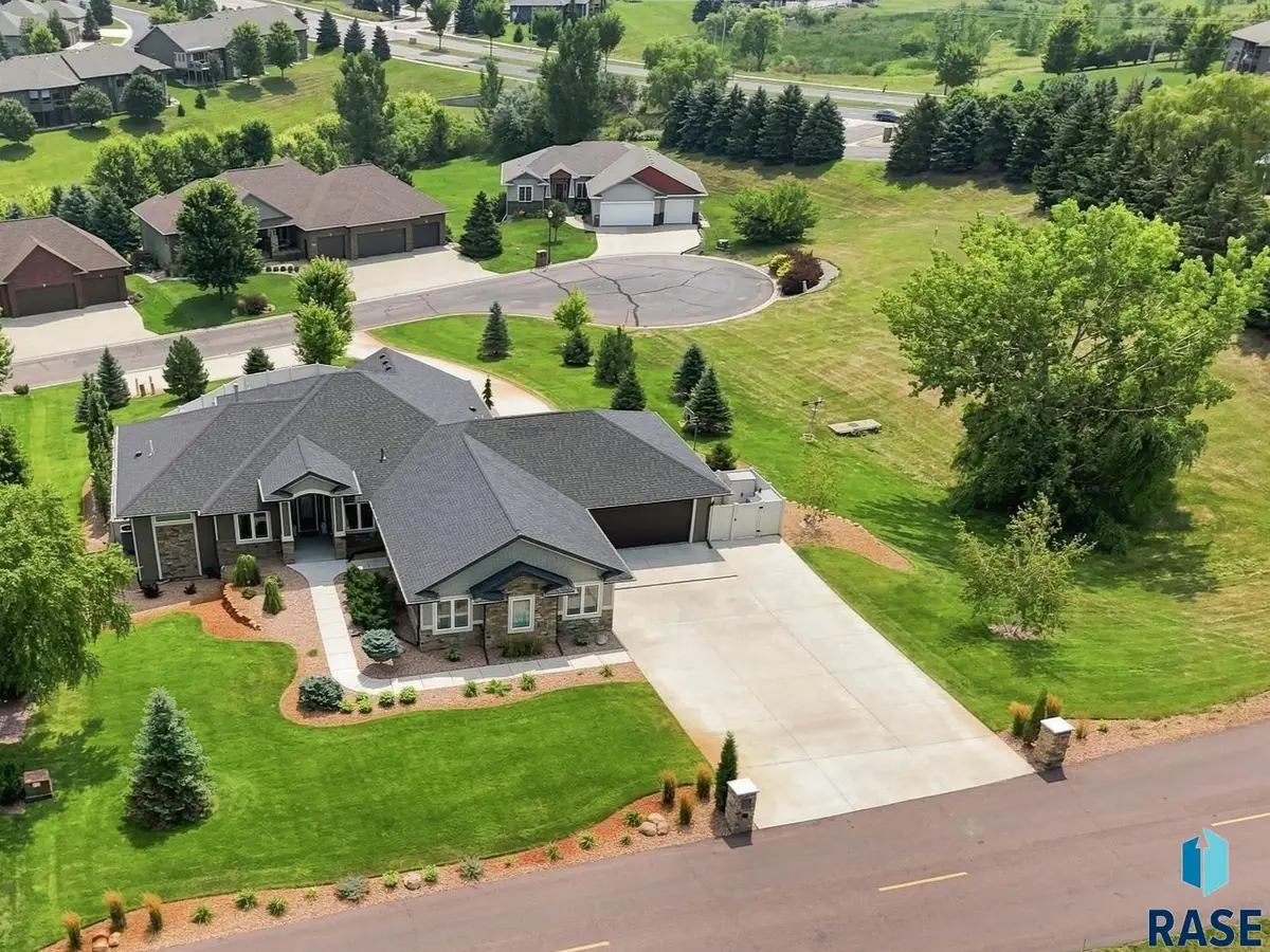 3305 W Old Yankton Rd, Sioux Falls, SD 57108 - #1