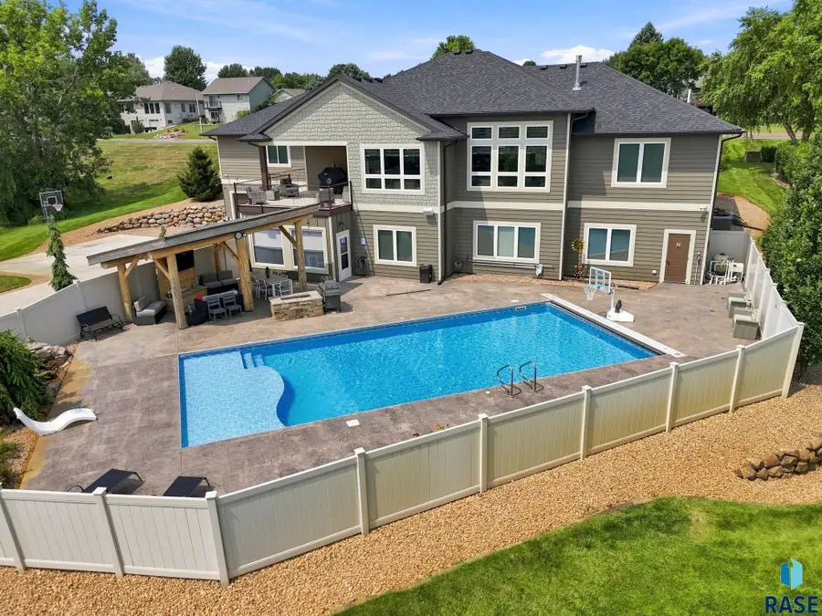 3305 W Old Yankton Rd, Sioux Falls, SD 57108 - #2