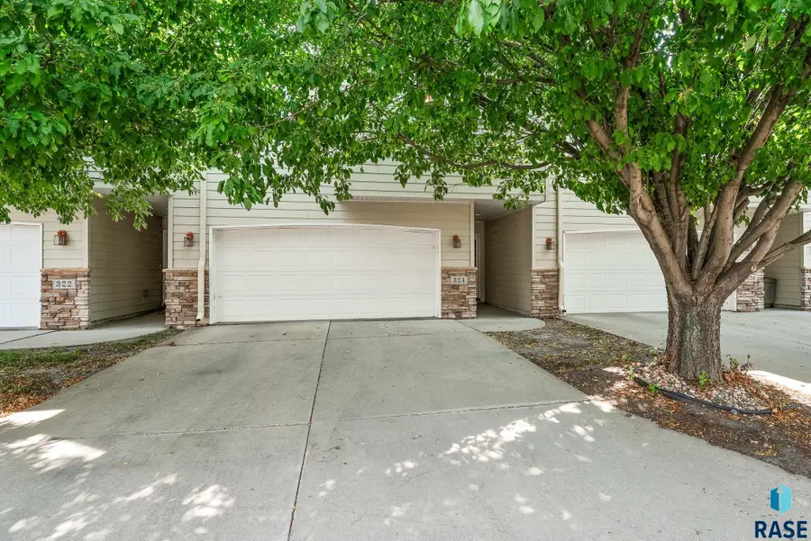 324 S Spring Pl, Brandon, SD 57005 - #3