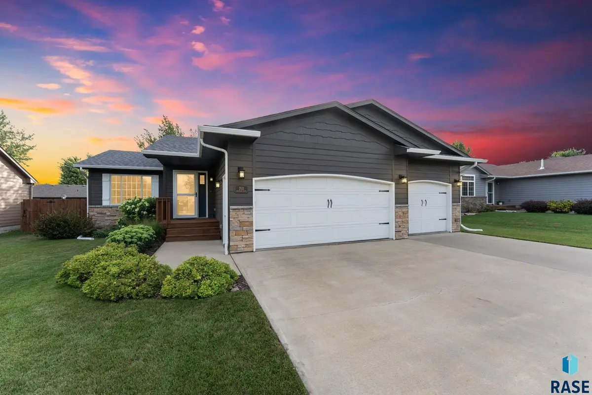 703 S Rosewood Dr, Harrisburg, SD 57032 - #1