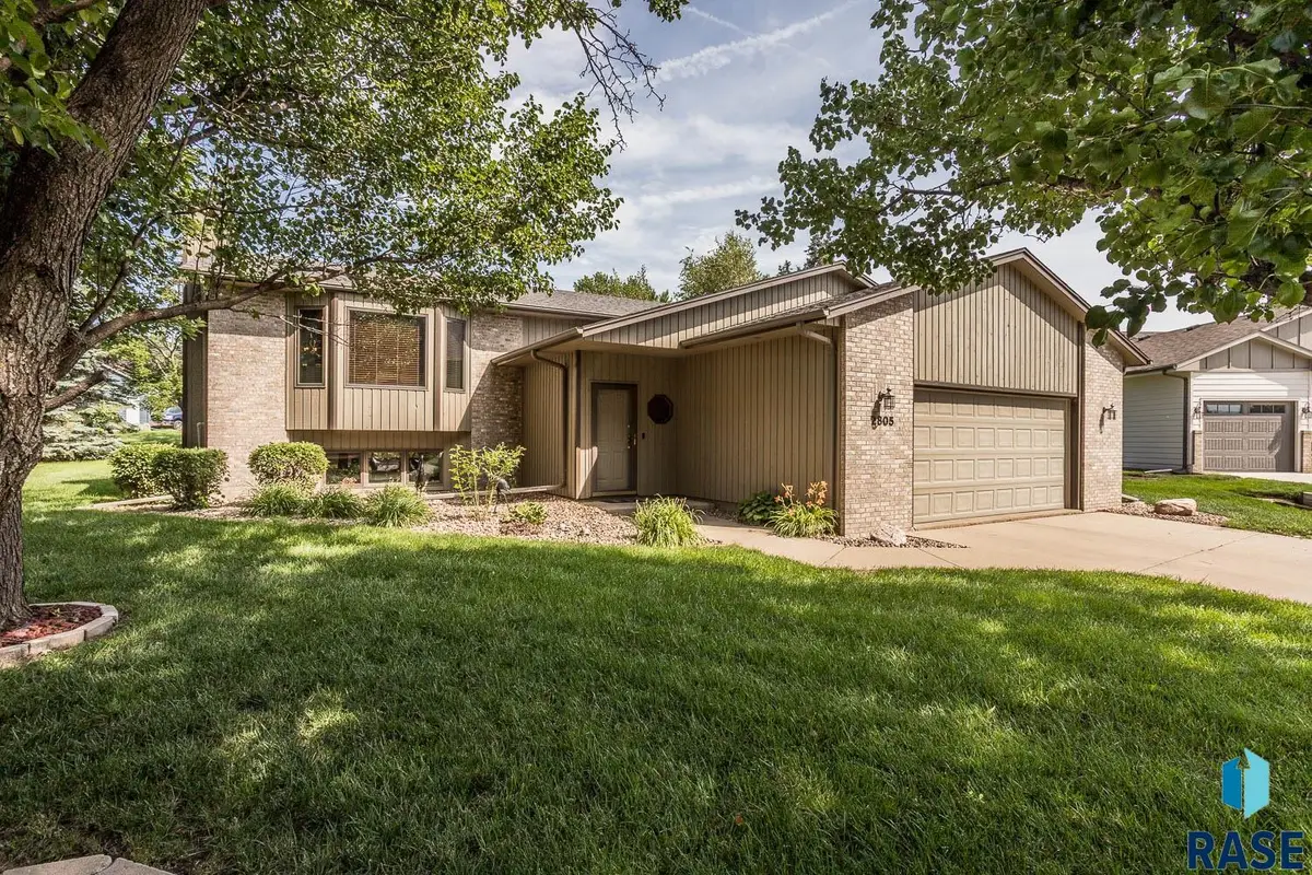 2805 S Whetstone Cir, Sioux Falls, SD 57103 - #1