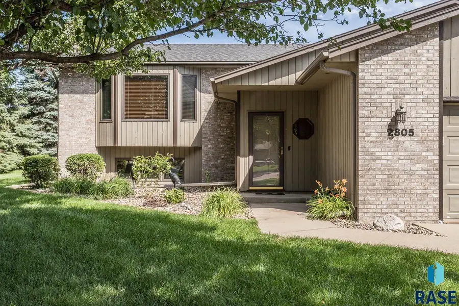 2805 S Whetstone Cir, Sioux Falls, SD 57103 - #2