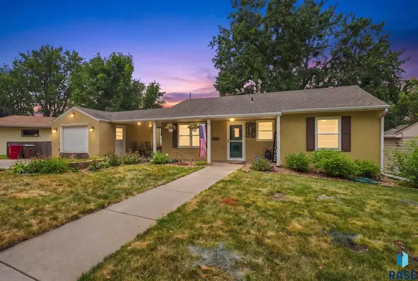 841 Roberts Dr, Sioux Falls, SD 57104