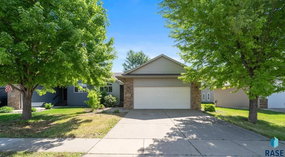 306 Emmett Trl, Harrisburg, SD 57032 - #1
