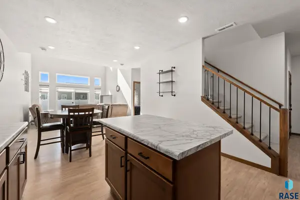 5515 S Huntwood Ave, Sioux Falls, SD 57108