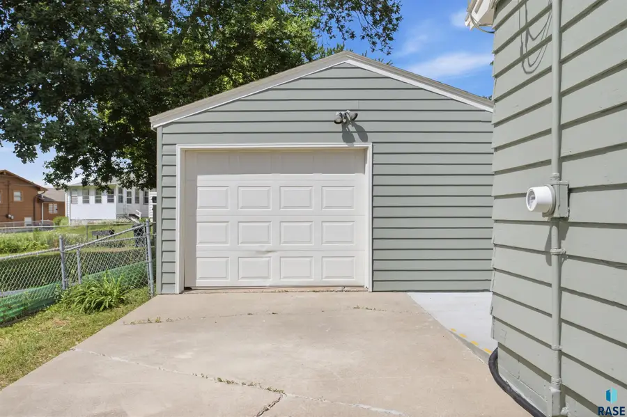 2601 S Van Eps Ave, Sioux Falls, SD 57105 - #3