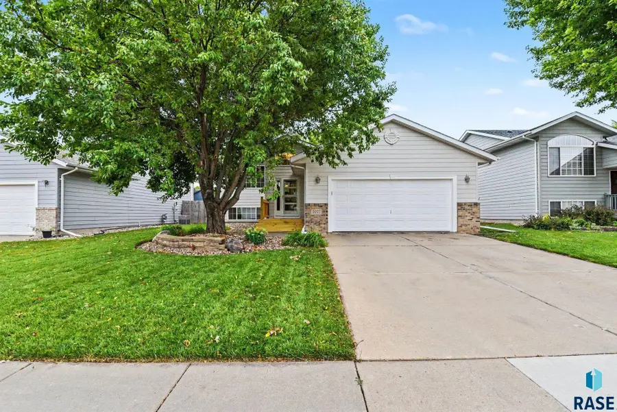 7027 W 50th St, Sioux Falls, SD 57106 - #2