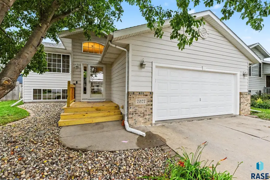 7027 W 50th St, Sioux Falls, SD 57106 - #3