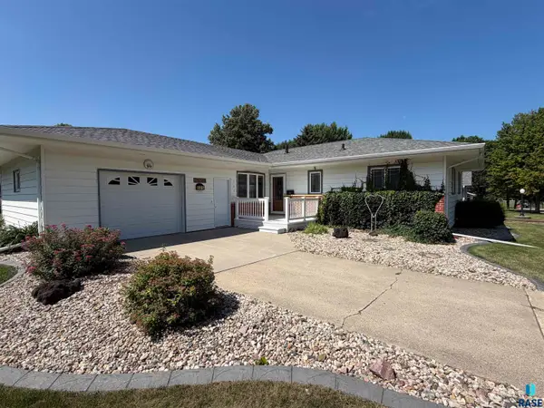505 Central Ln, Luverne, MN 56156