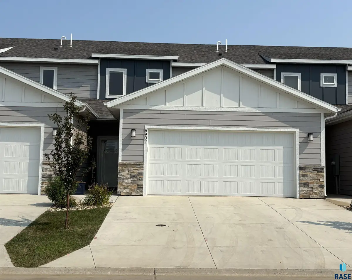 6902 E Brooks Edge Pl, Sioux Falls, SD 57110 - #1