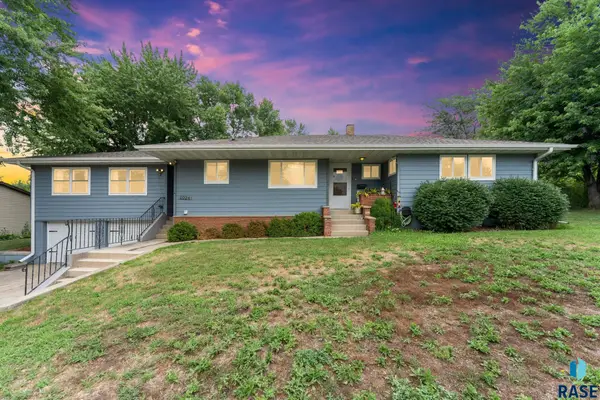 1024 3rd St, Garretson, SD 57030