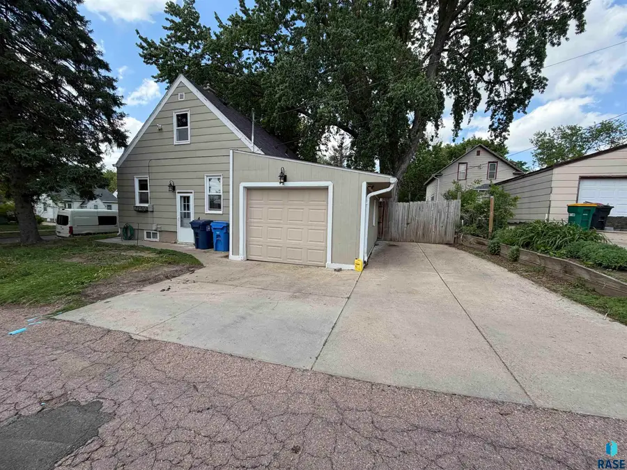 320 N Grange Ave, Sioux Falls, SD 57104 - #2