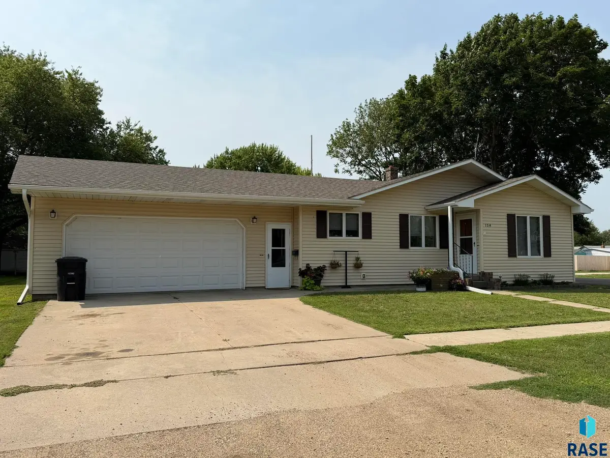 154 W Juniper St, Menno, SD 57045 - #1