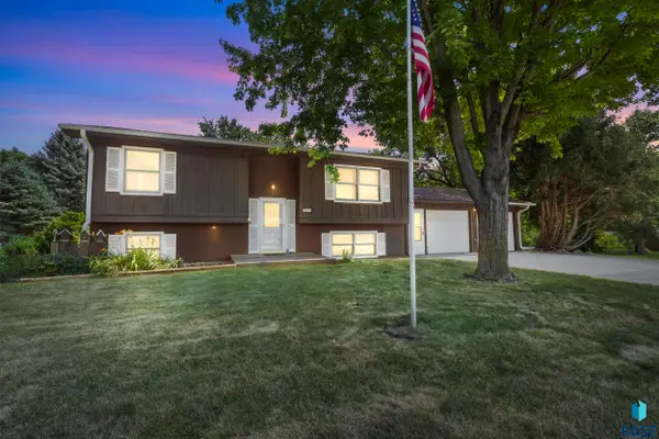 908 Union Ave N, Madison, SD 57042