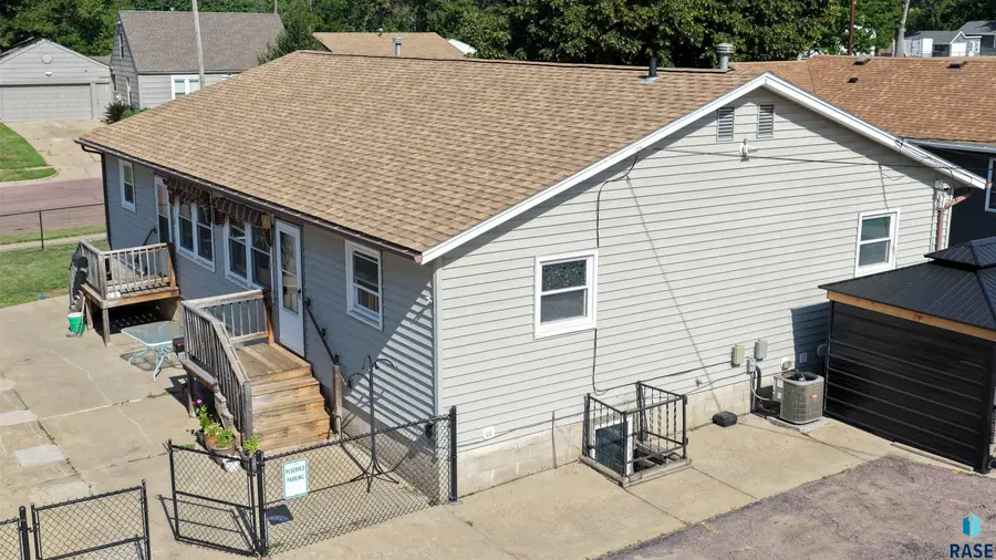 904 S Blaine Ave, Sioux Falls, SD 57103 - #2