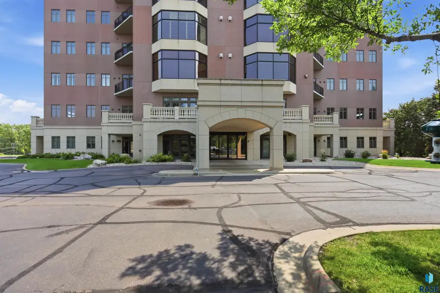 2908 W 37th Cir, Sioux Falls, SD 57105 - #2