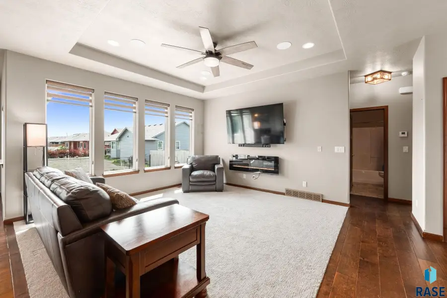 3604 S Home Plate Ave, Sioux Falls, SD 57110 - #3