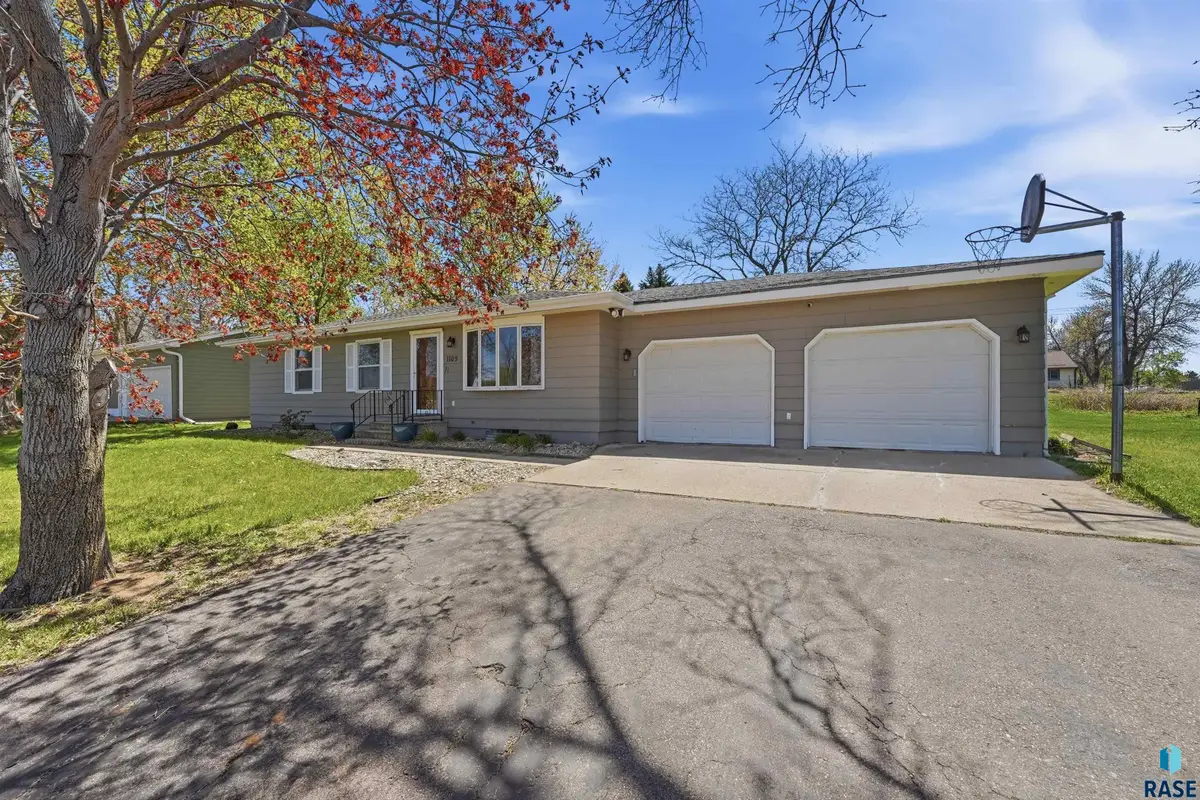 1109 4th St, Garretson, SD 57030 - #1