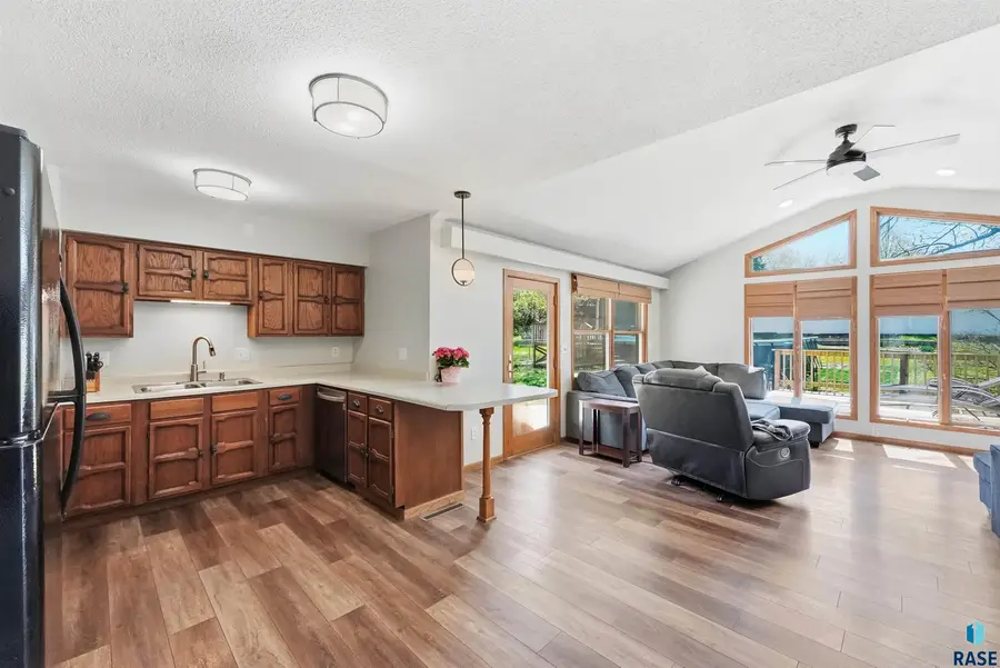 1109 4th St, Garretson, SD 57030 - #3