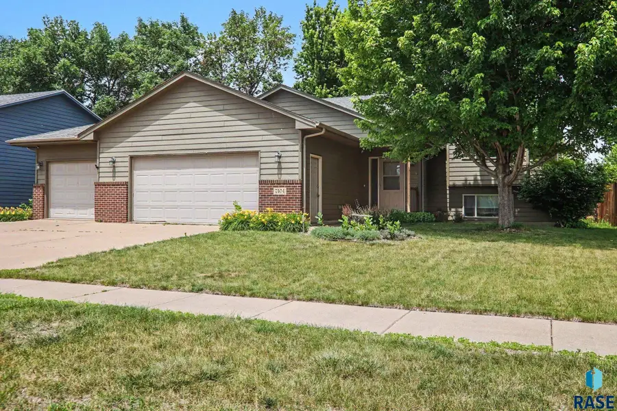 7404 W 66th St, Sioux Falls, SD 57106 - #2