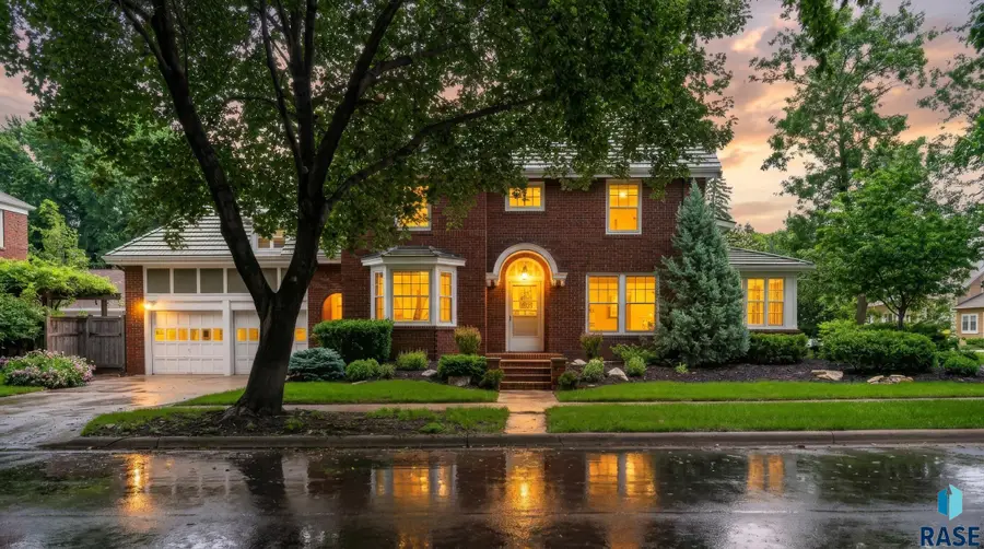 1220 S Main Ave, Sioux Falls, SD 57105 - #2