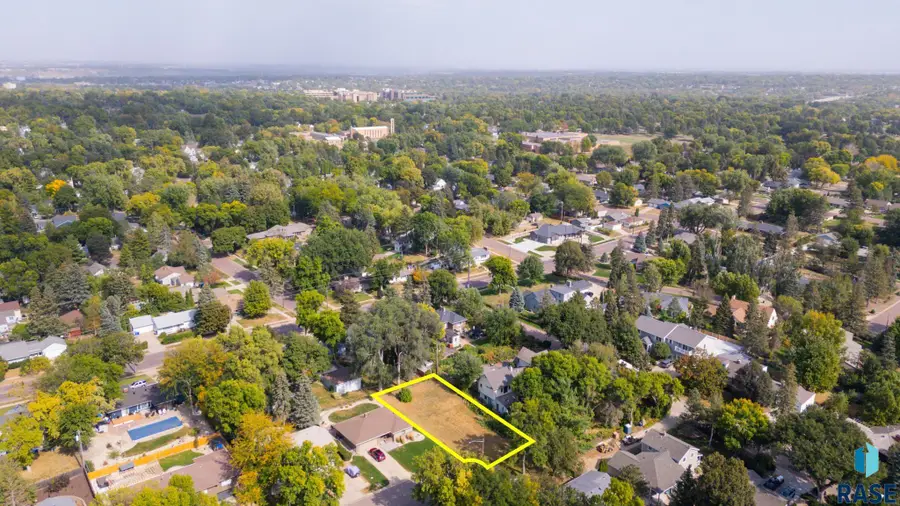 212 E 34th St, Sioux Falls, SD 57105 - #2