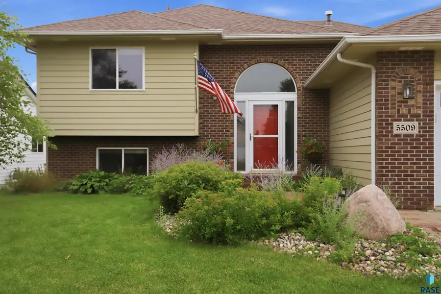 5509 W Rebecca St, Sioux Falls, SD 57106 - #3