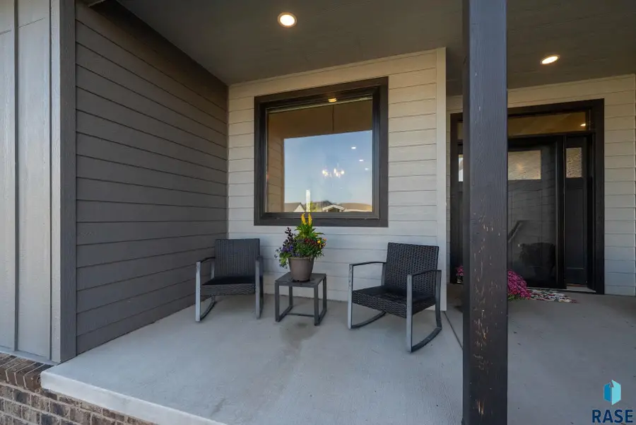 1012 S Nicholas Ave, Brandon, SD 57005 - #3
