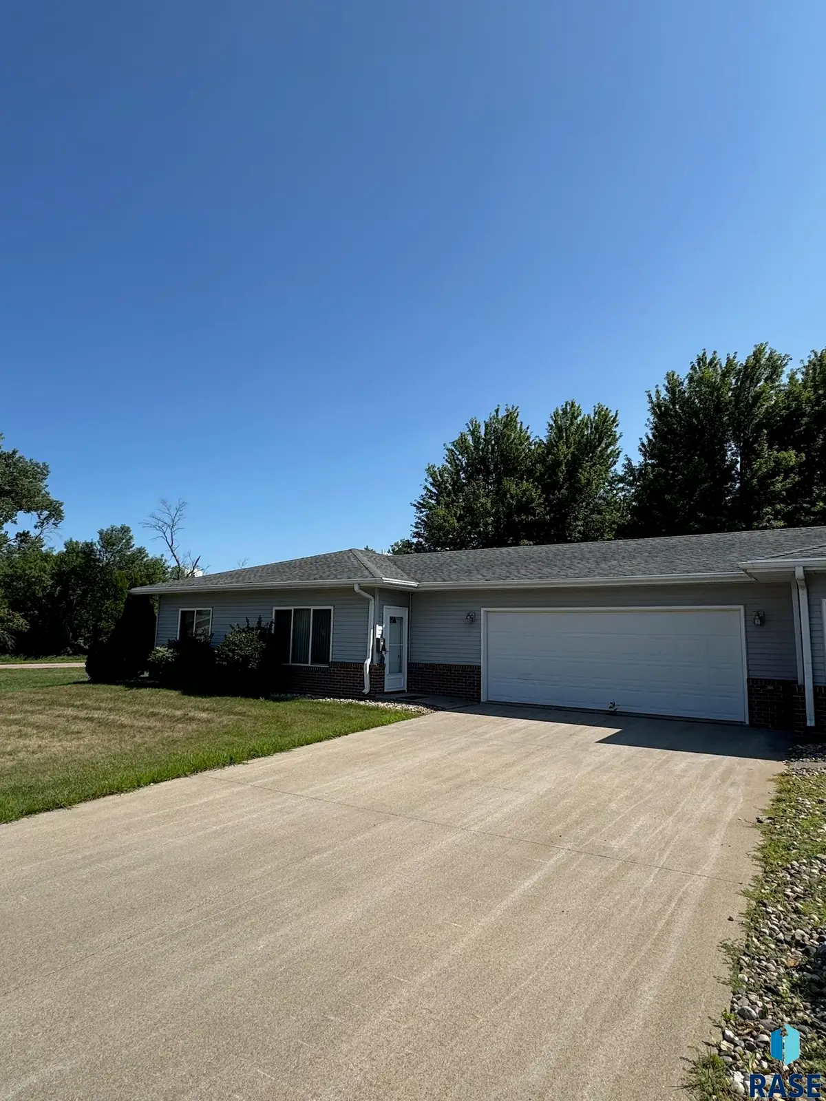 801 S 3rd St, Beresford, SD 57004 - #1
