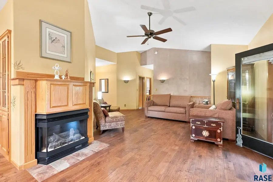 3509 E Braeburn Cir, Sioux Falls, SD 57103 - #3